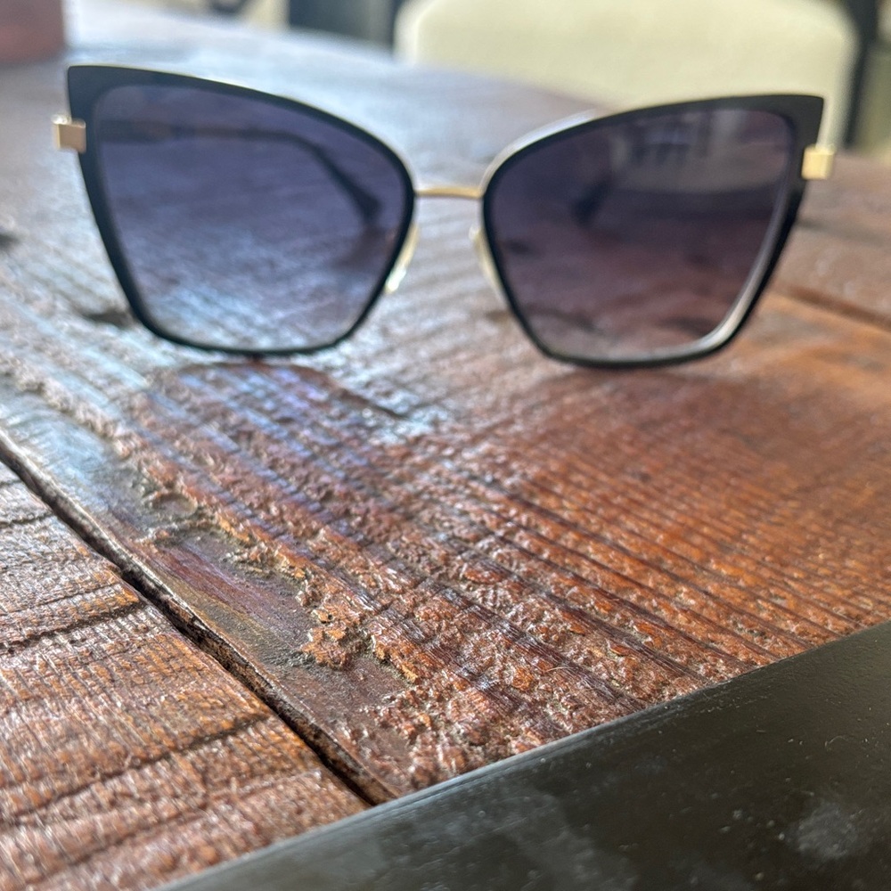 Prive Revaux x Olivia Culpo Women's Black Cat-Eye Sunglasses